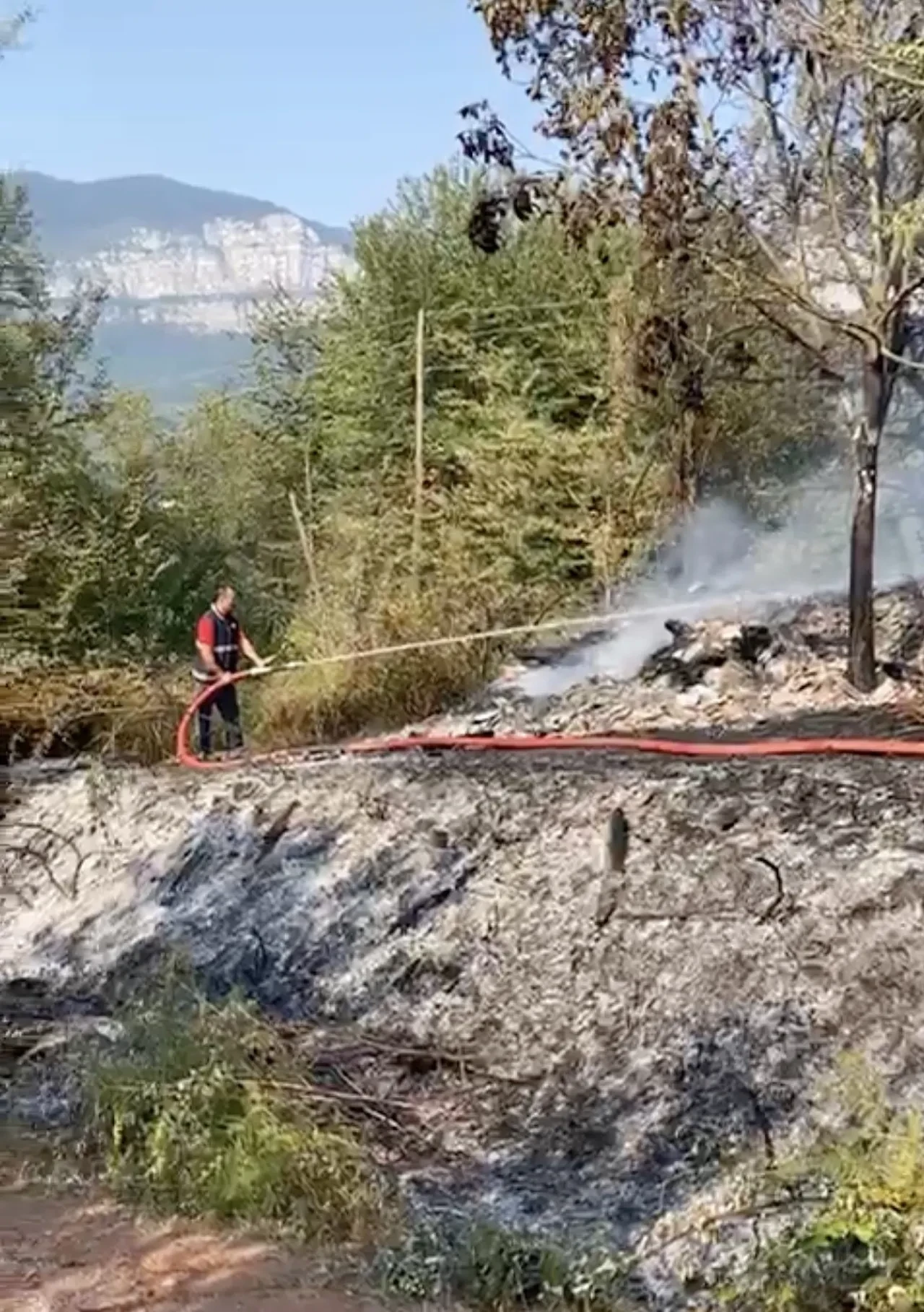Kardeşini ahıra kilitleyip ateşe verdi! Mahkemede kendisini böyle savundu