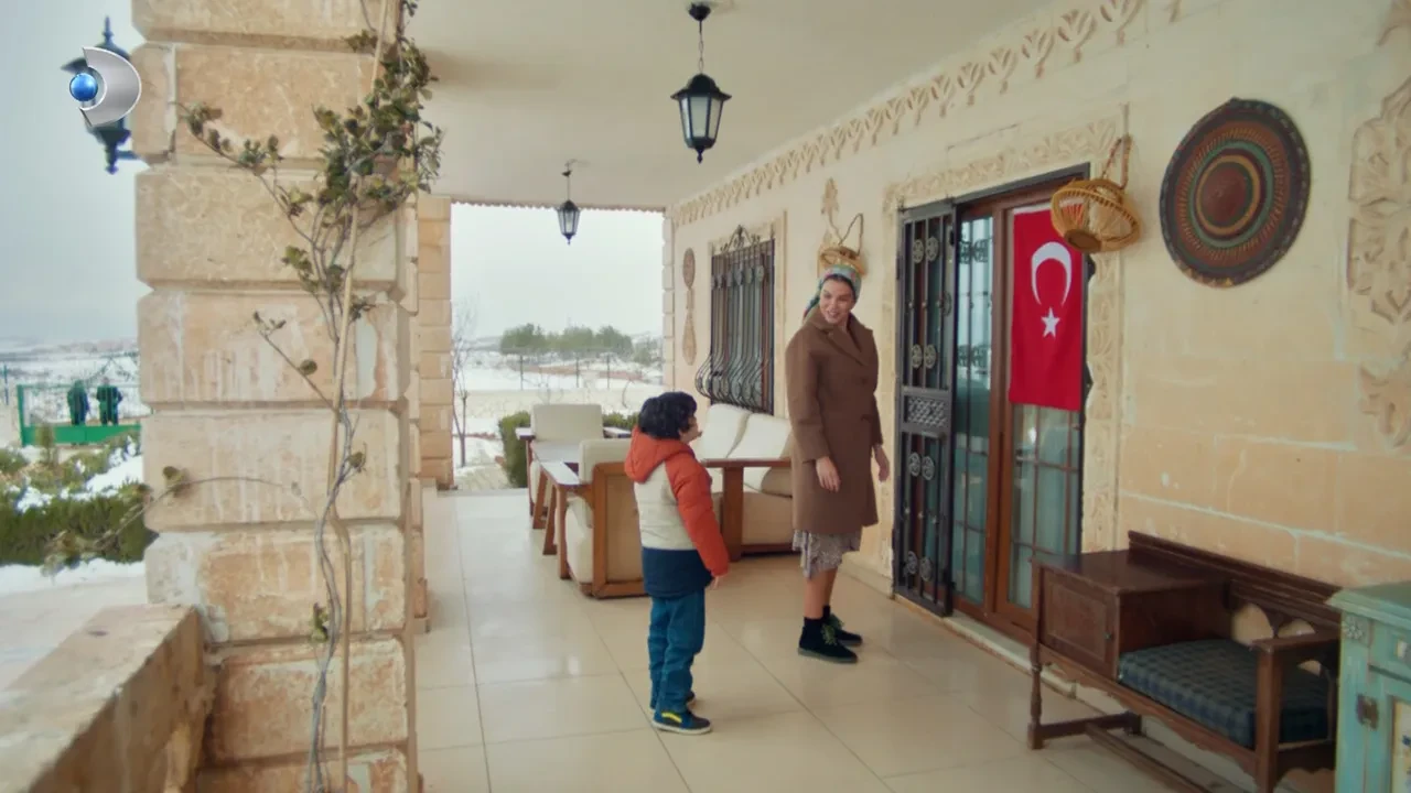 Mardin'de çekilen Uzak Şehir dizisinden bayrak mesajı