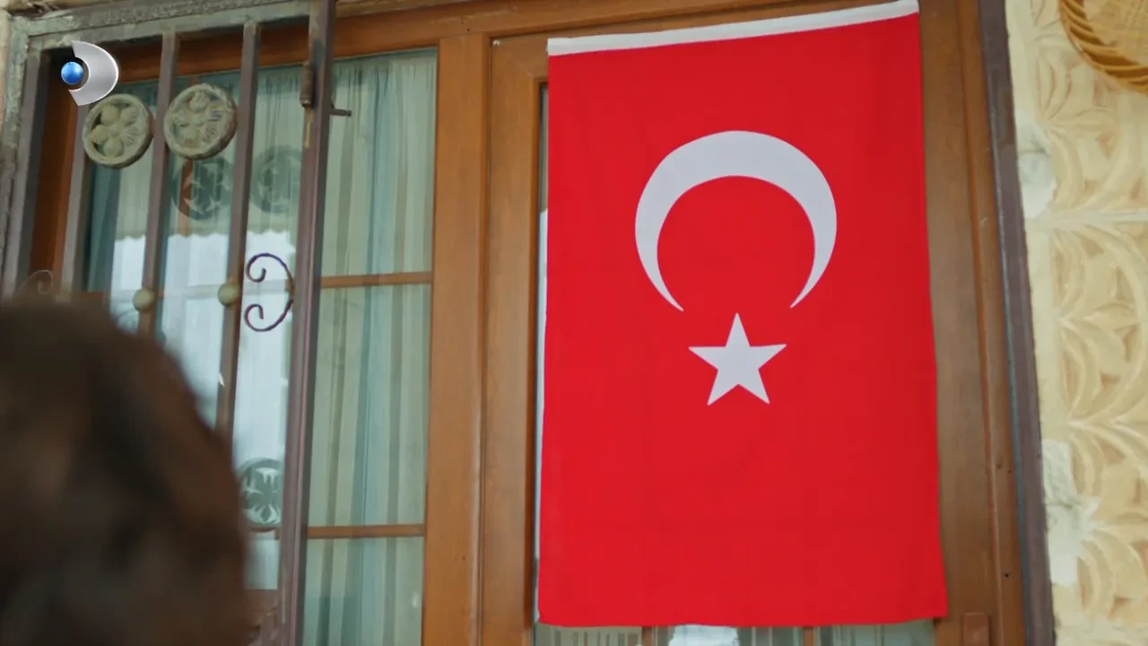 Mardin'de çekilen Uzak Şehir dizisinden bayrak mesajı