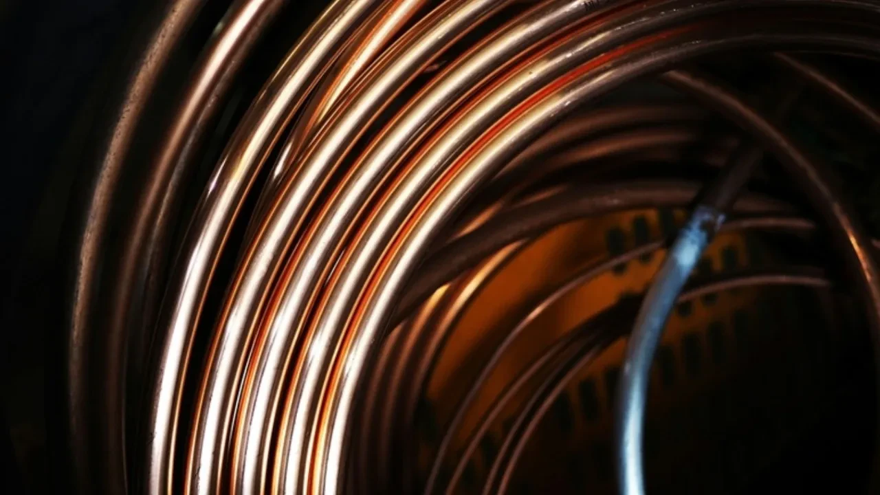 Metallerde ayrışma derinleşiyor: Bakır hızlandı, kalay soluklandı