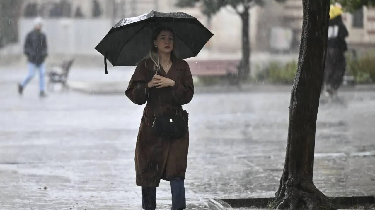 Meteoroloji İstanbul için saat verdi! Kuvvetli sağanak geliyor