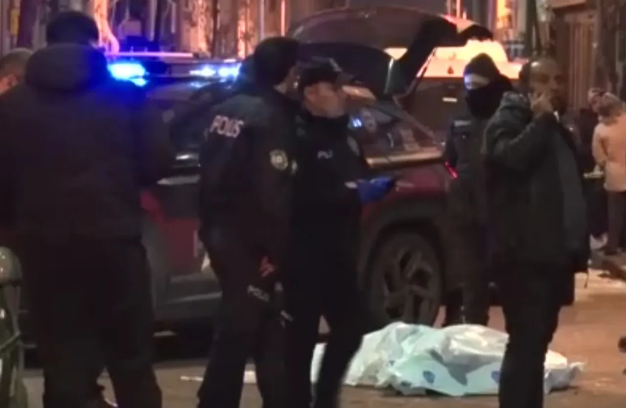 Şişli’deki kesik baş cinayetinde yeni görüntü! Kadının cesedini evden böyle çıkardılar
