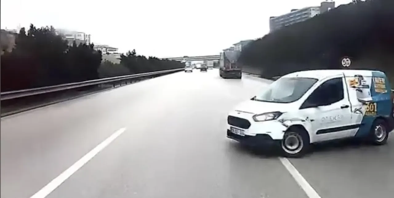 Sürücünün bir anlık dalgınlığı ve sonuç!
