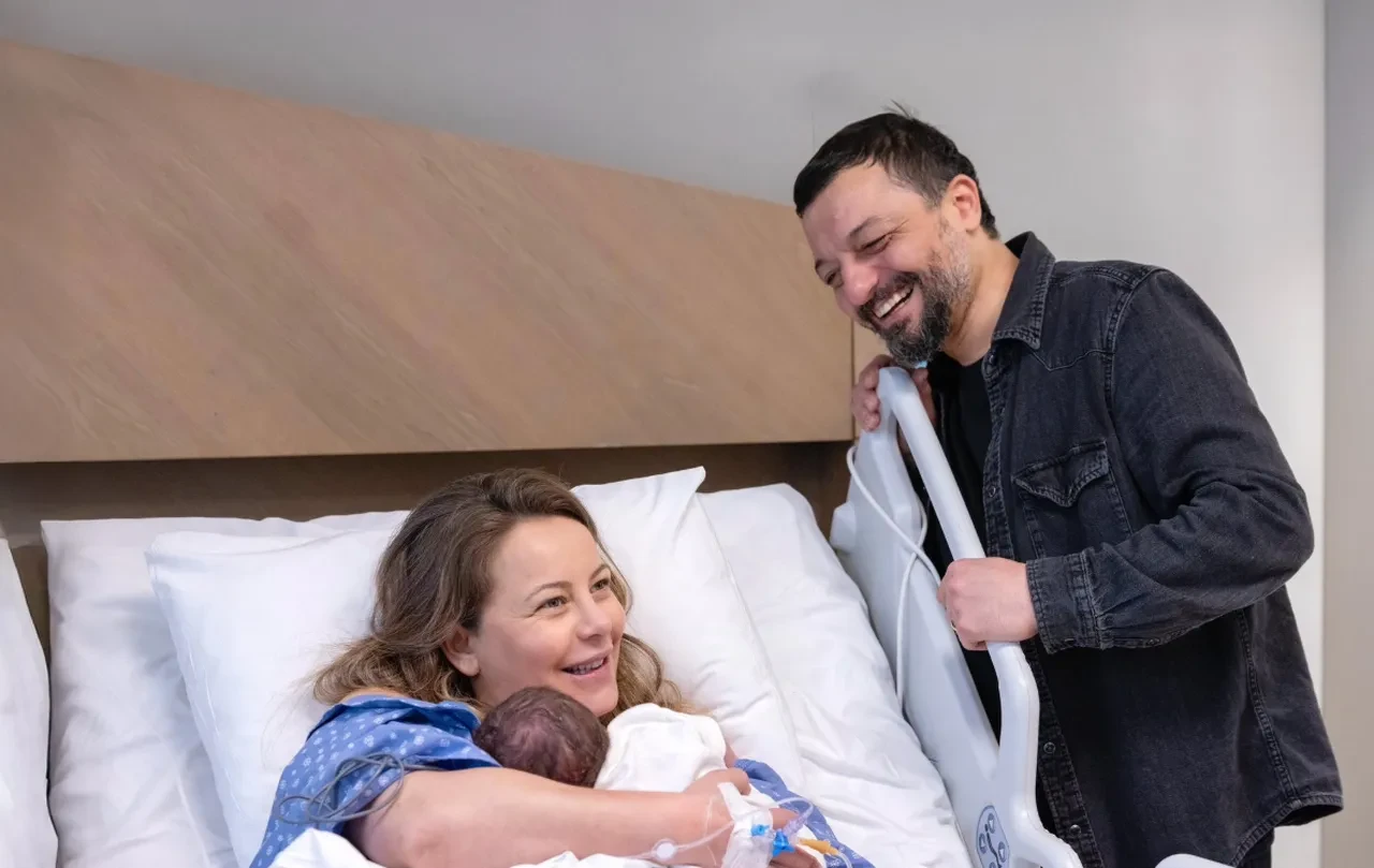 Vildan Atasever ile Mehmet Erdem çifti bebeklerine kavuştu! Oğullarına verdikleri isim belli oldu