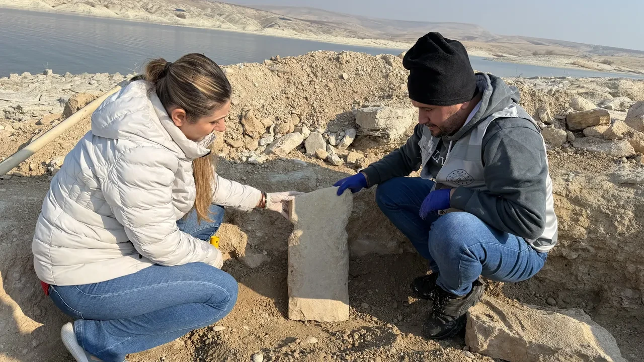 Adıyaman’da şaşırtan keşif! Baraj suları çekildi, altından 11 bin yıllık gizem çıktı!