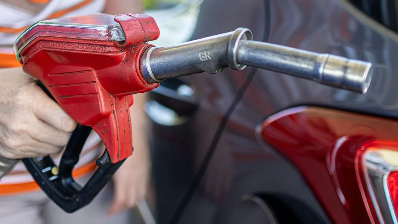 Akaryakıt fiyatlarında fren yok! Benzine zam geldi