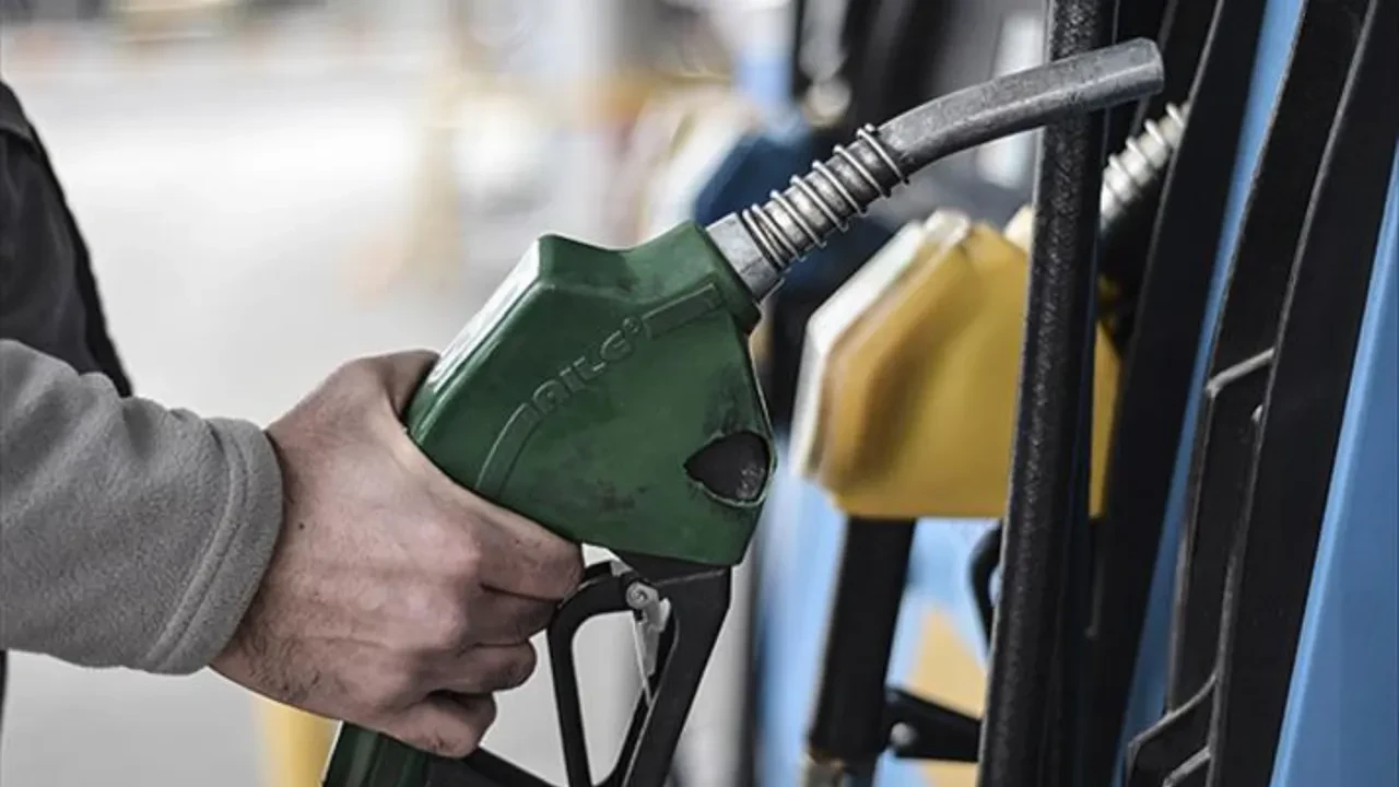 Benzin fiyatlarına zam geldi