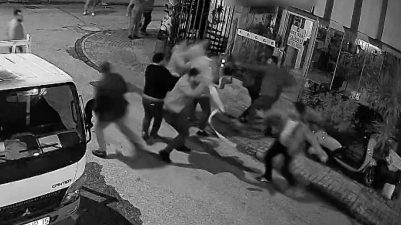 Alacak verecek meselesi kanlı bitti! İki grup arasında bıçaklı ve zincirli kavga