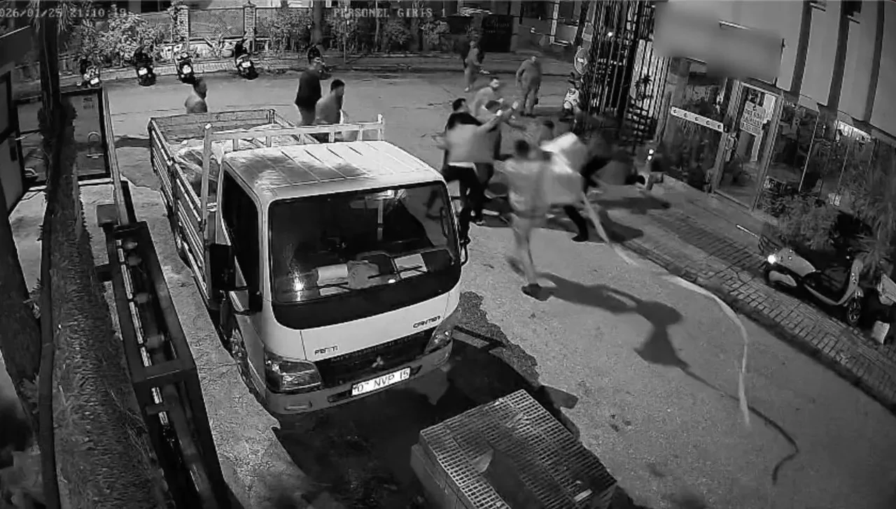 Alacak verecek meselesi kanlı bitti! İki grup arasında bıçaklı ve zincirli kavga