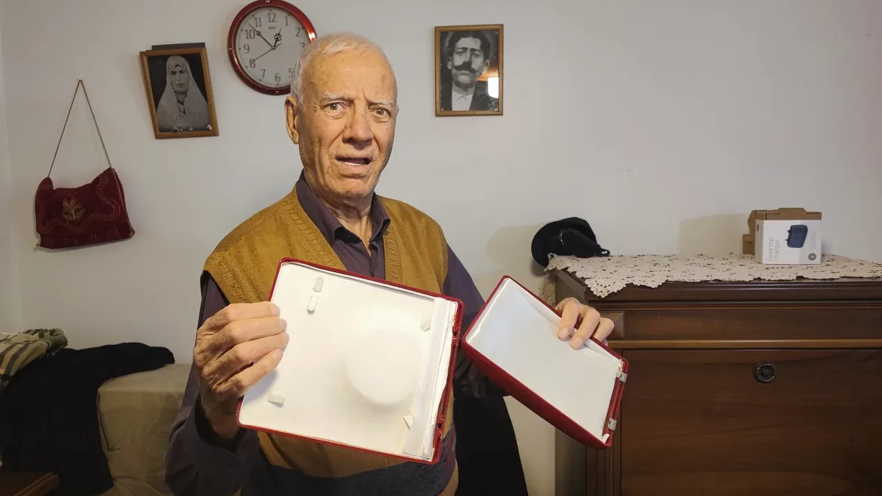 Eşi ölünce iki şok birden yaşadı! Evdeki gizli bölmeyi açtı, gözlerine inanamadı 