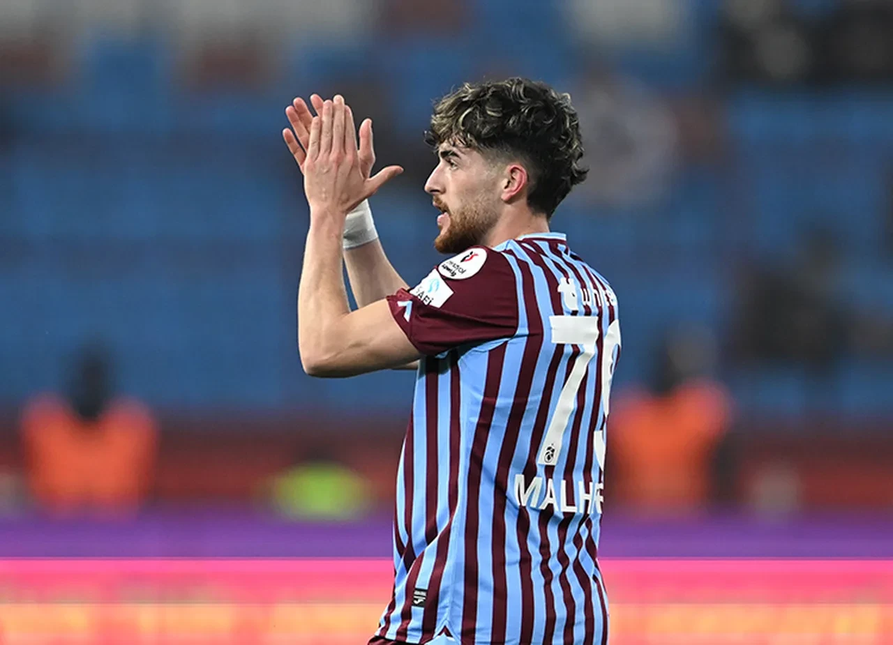 Galatasaray’da sağ beke sürpriz transfer: Trabzonspor’un eski yıldızı geri dönüyor!