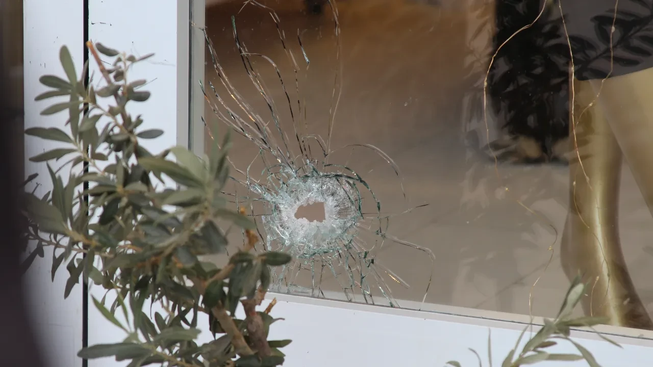 Gece yarısı mağazayı kurşunladılar! Tam 10 el ateş etmişler