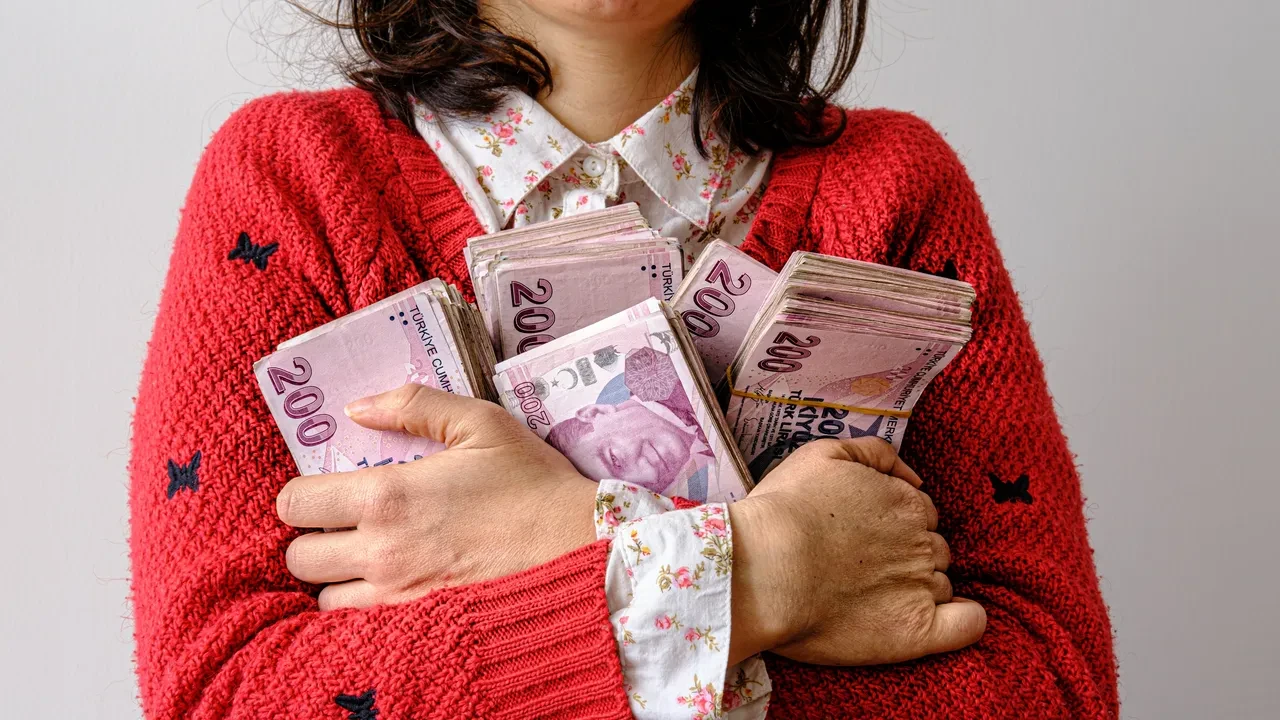 Gram altın ne zaman 9.614 lira olacak? Tuna Kaya 2026'da zengin edecek yatırım araçlarını açıkladı!