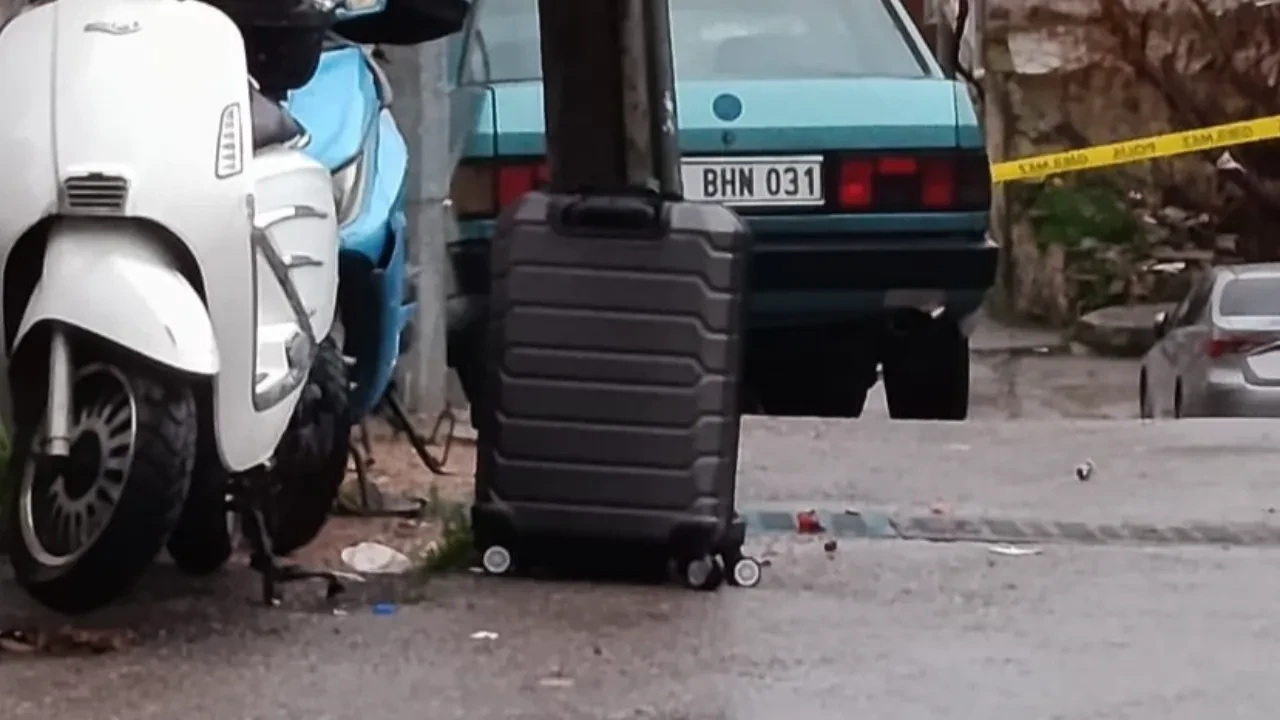 İzmir'de şüpheli valiz paniği! Patlatılan valizin içi boş çıktı