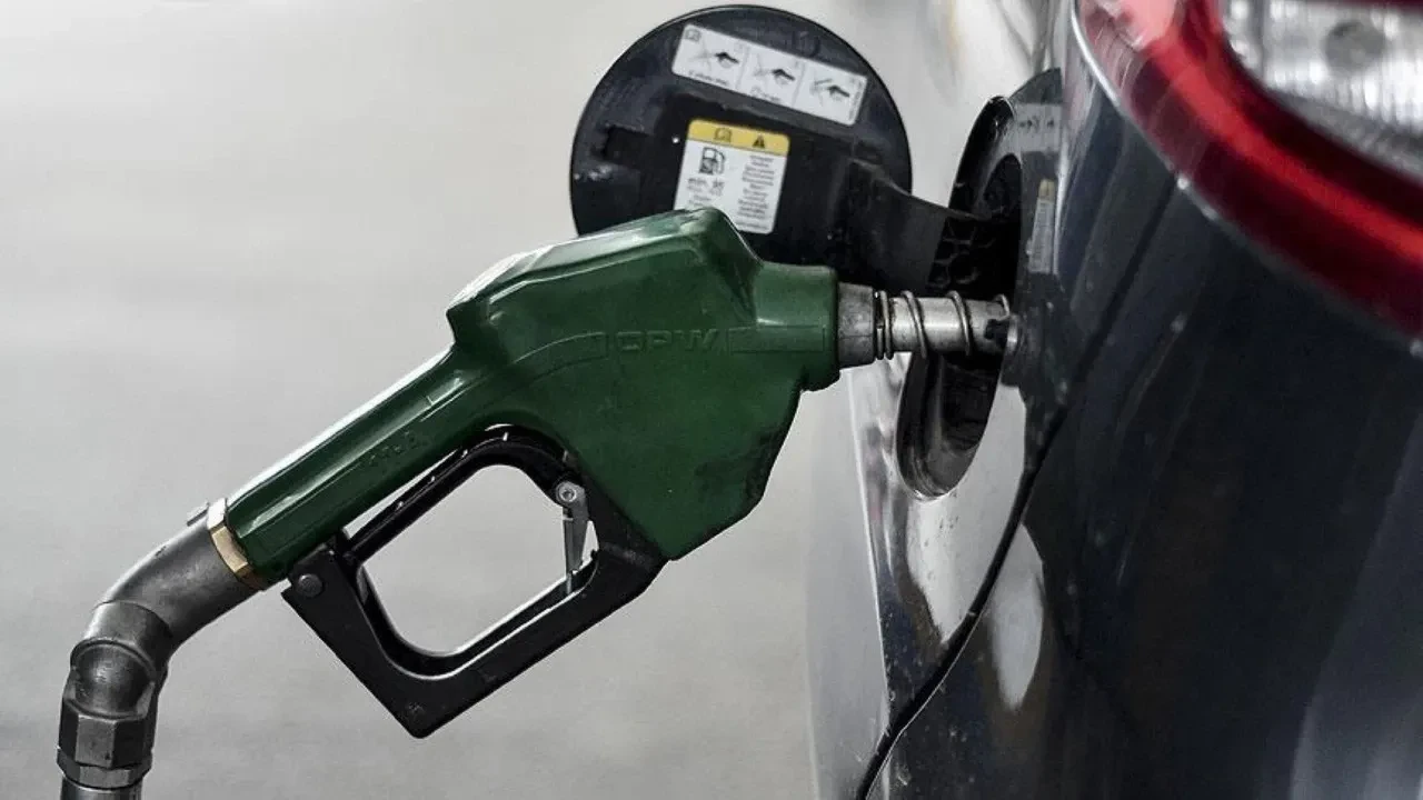 Kış fırtınası vurdu, petrol geri çekildi