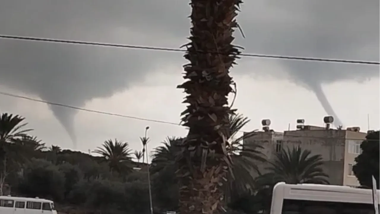 Mersin'de çifte hortum paniğe neden oldu! Yollar göle döndü, vatandaşlar kardan adam yaptı