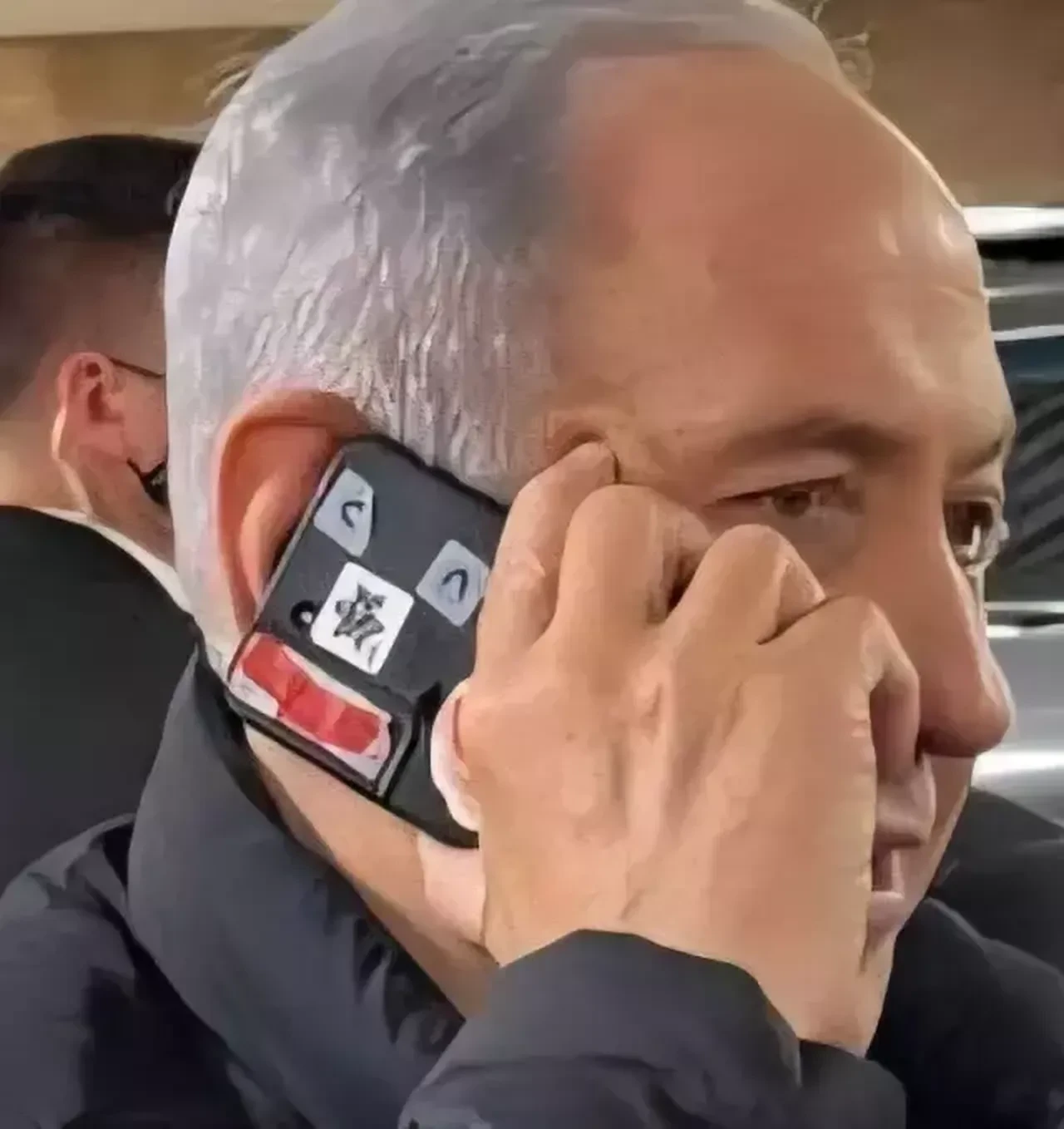 Netanyahu bilgi sızdırılmasını önleme yöntemiyle gündemde! Bu fotoğraf kısa sürede yayıldı
