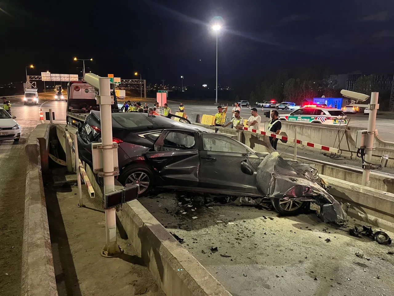 Otoyollarda görünmez tehlike: Beton bloklar sürücülerin kabusu oldu