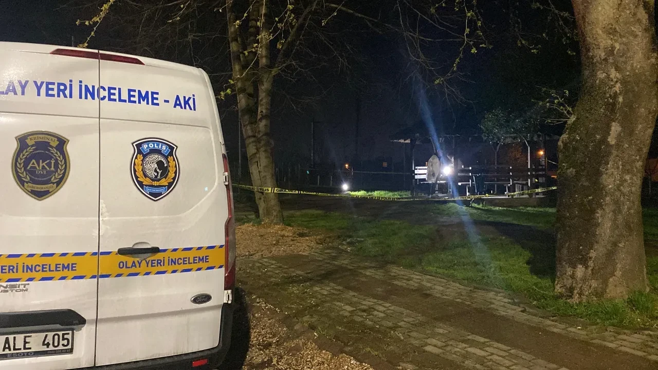 Paraların üstünde çirkin notlar! Eşi kuryeyi gözünü kırpmadan katletti: 'Sürekli mesaj atıyordu'