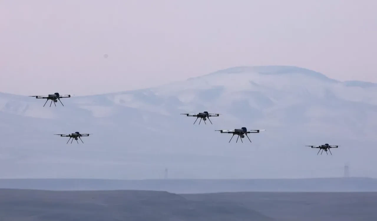 Türkiye'de bir ilk gerçekleşti: Sürü İHA'lar canlı mühimmatla vurdu
