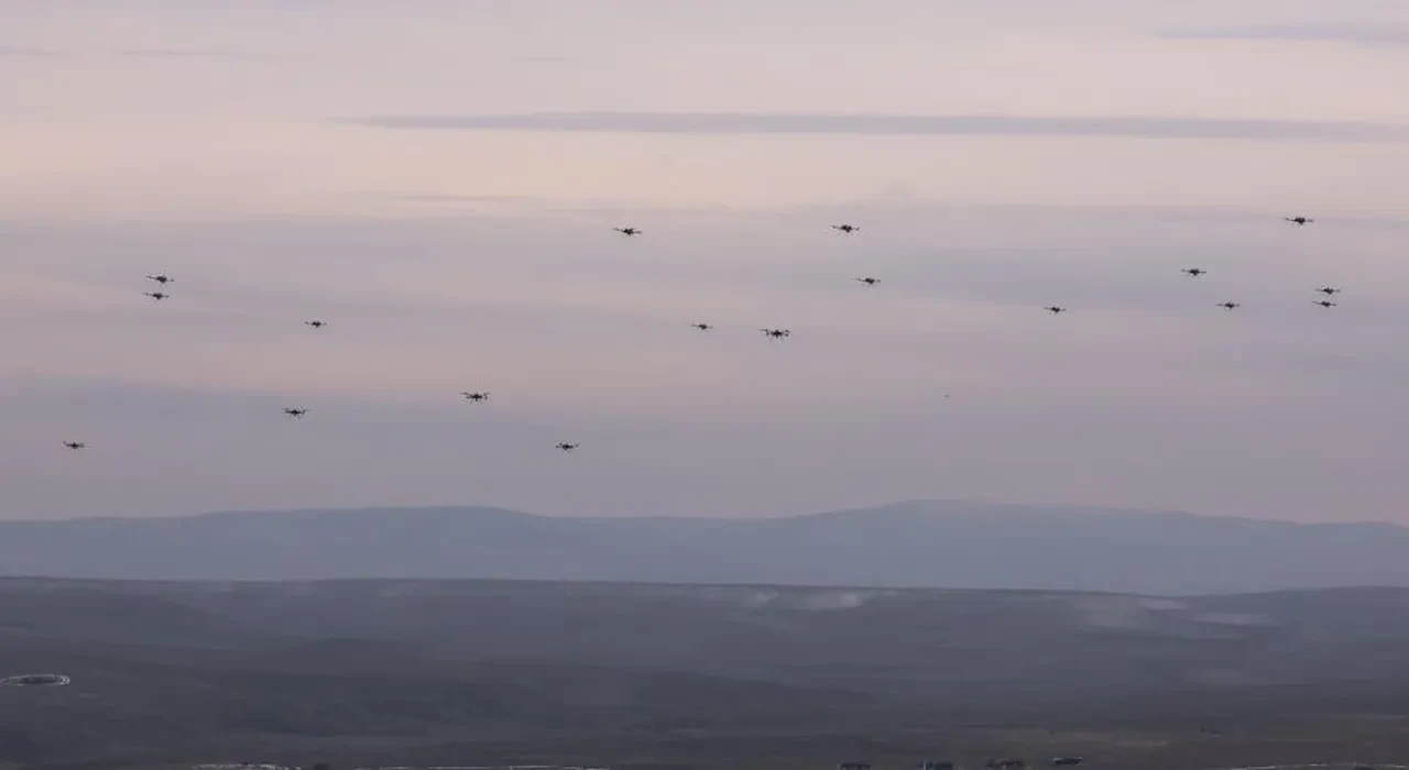 Türkiye'de bir ilk gerçekleşti: Sürü İHA'lar canlı mühimmatla vurdu