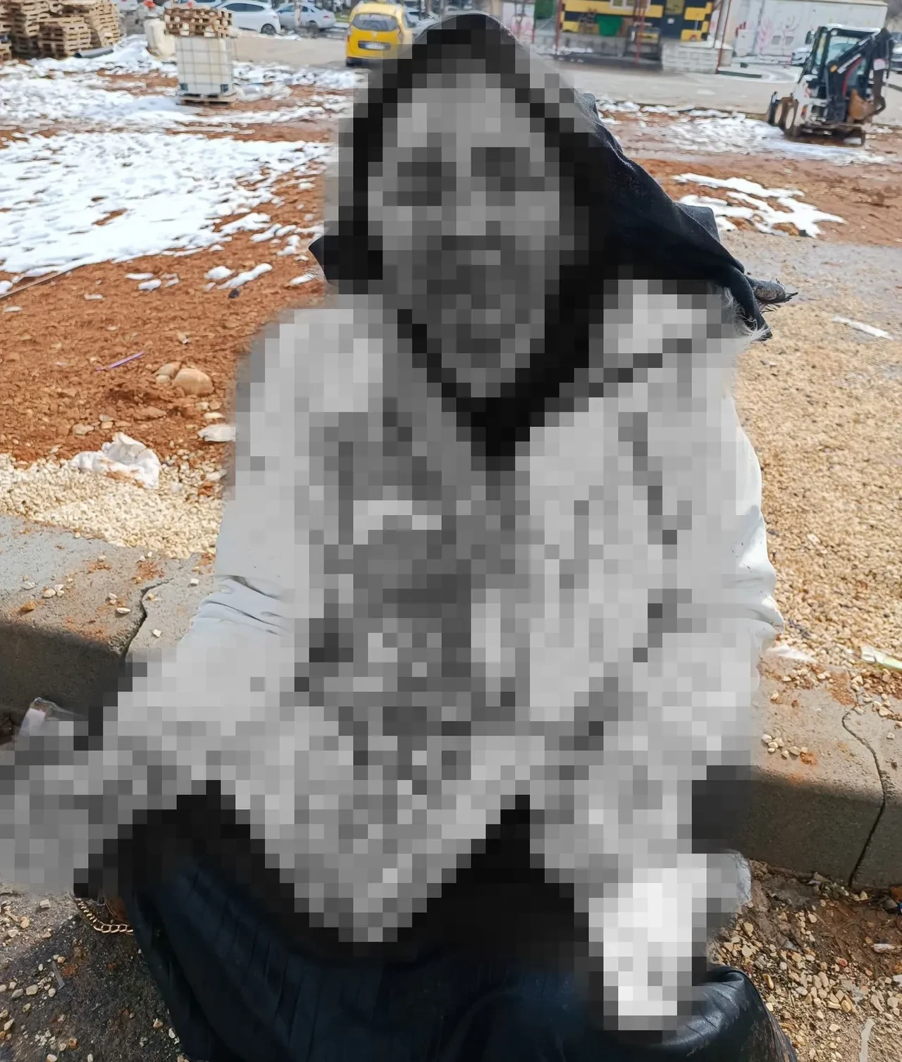 Boşanmak isteyen kadına öldüresiye darp! Taşla saldıran cani koca adliyede