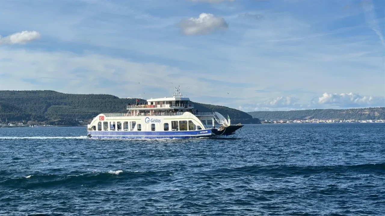 Bozcaada ve Gökçeada feribot seferlerine fırtına engeli!