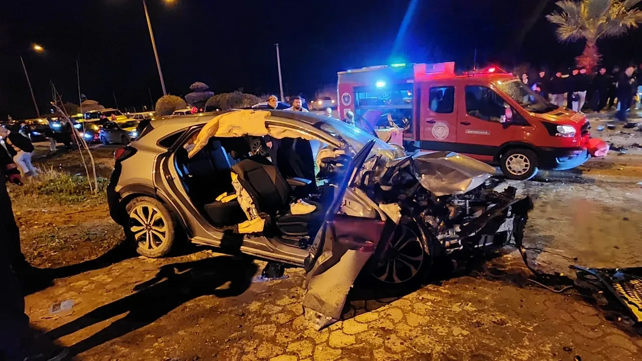 Bursa'da otomobiller kafa kafaya çarpıştı! Feci kazada ağır yaralılar var