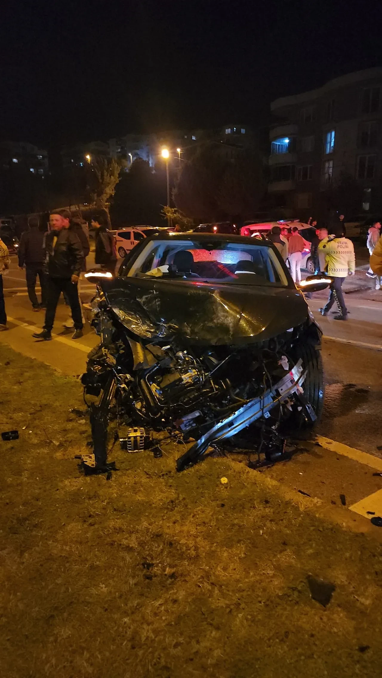 Bursa'da otomobiller kafa kafaya çarpıştı! Feci kazada ağır yaralılar var