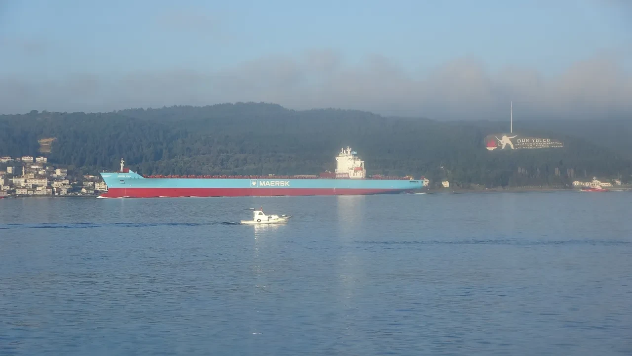 Çanakkale Boğazı gemi arızası nedeniyle transit gemi geçişlerine kapatıldı 