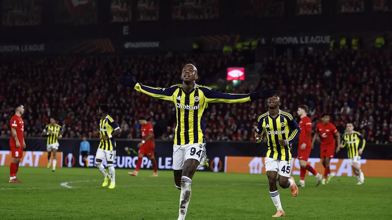 Fenerbahçe'de Domenico Tedesco'dan savunma hattına müdahale! 