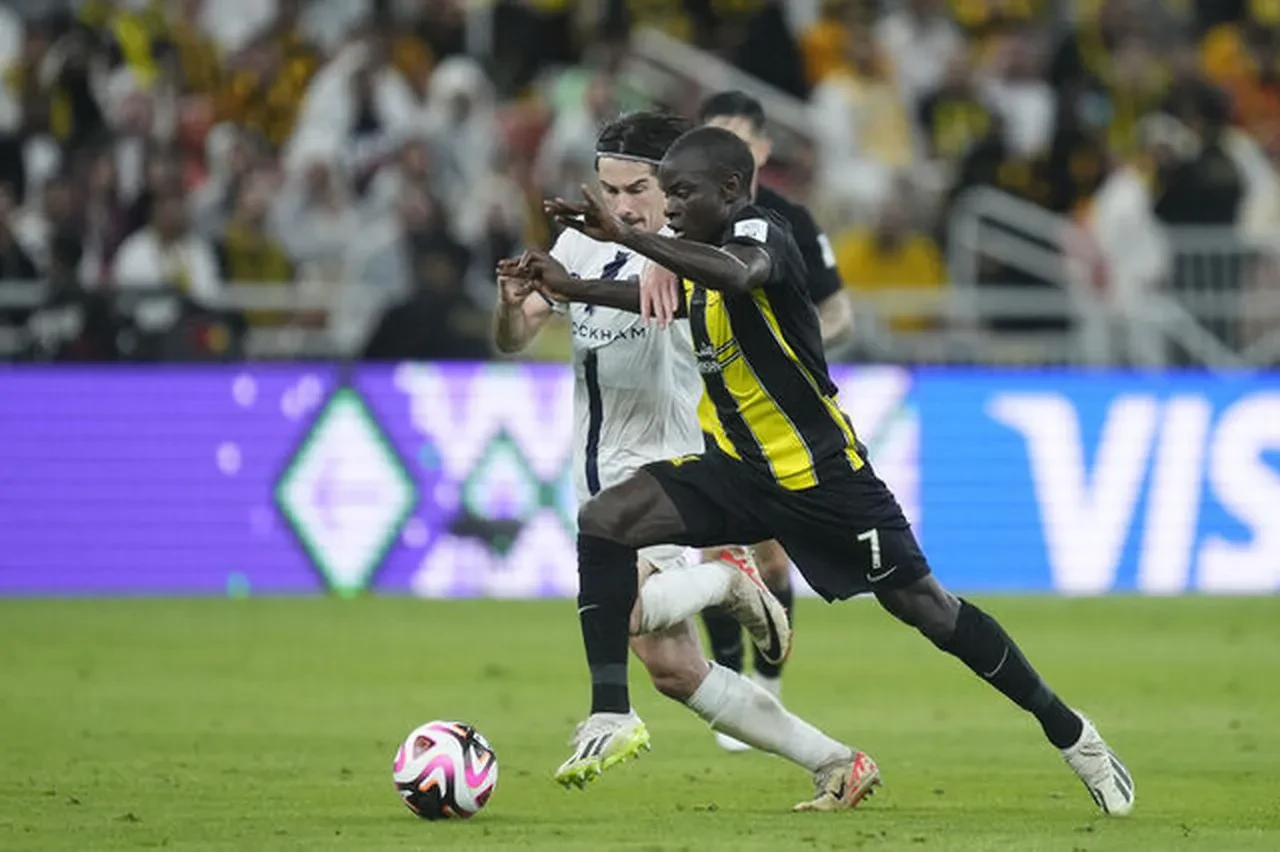 Fenerbahçe'den transfer şovu: N'Golo Kante müjdesi geldi, geri sayım başladı!