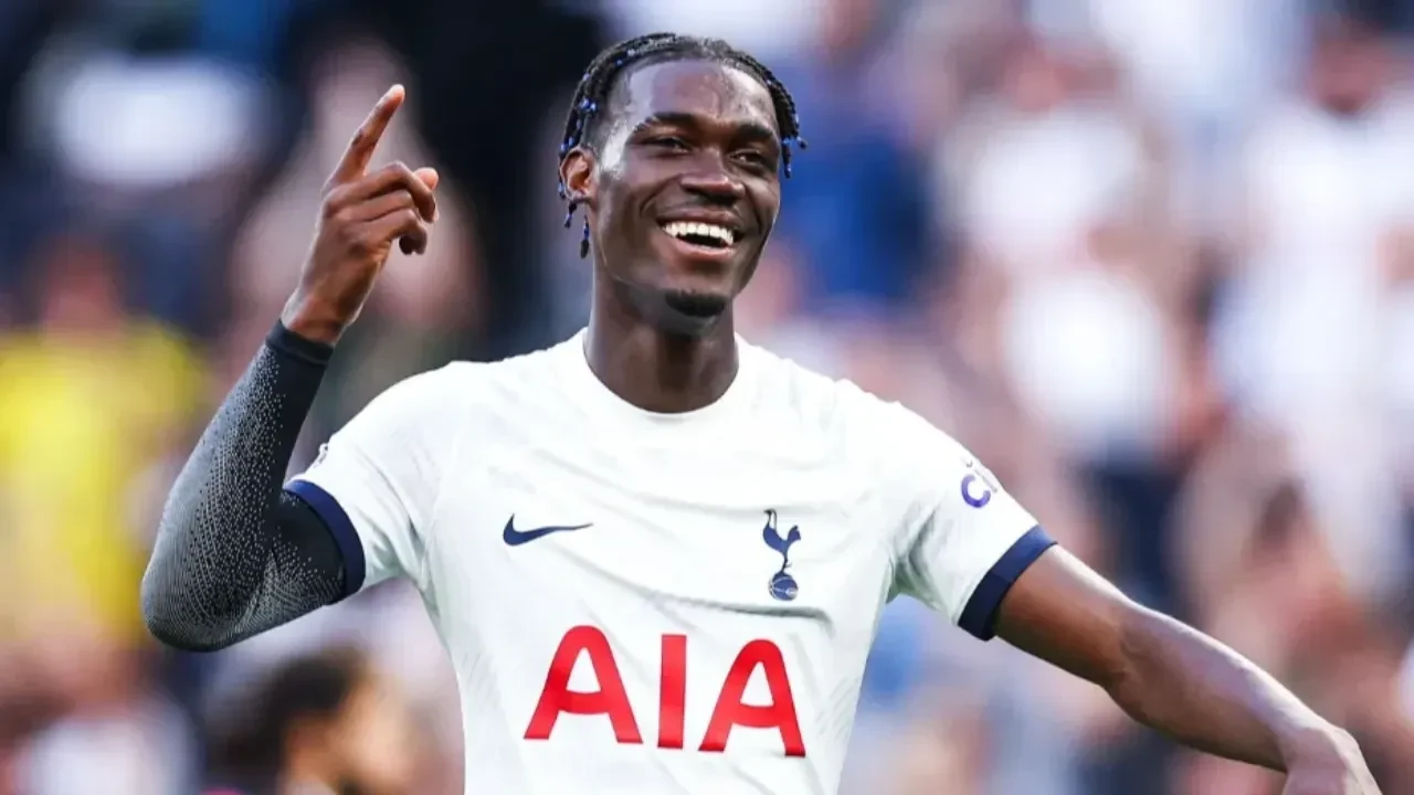 Galatasaray'dan İngiltere çıkarması! Manchester City maçı öncesi transfer zirvesi: 3 yıldız isimle görüşmeler başladı!