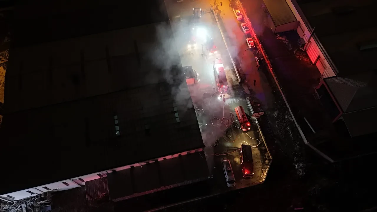 Kayseri'de korkutan yangın! Mobilya fabrikası alev aldı