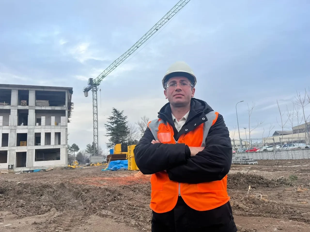 Maaşı 90 bin lira! Metrelerce yükseklikte zor mesai: Tonlarca ağırlıktaki yükleri iğne deliğinden geçiriyorlar 