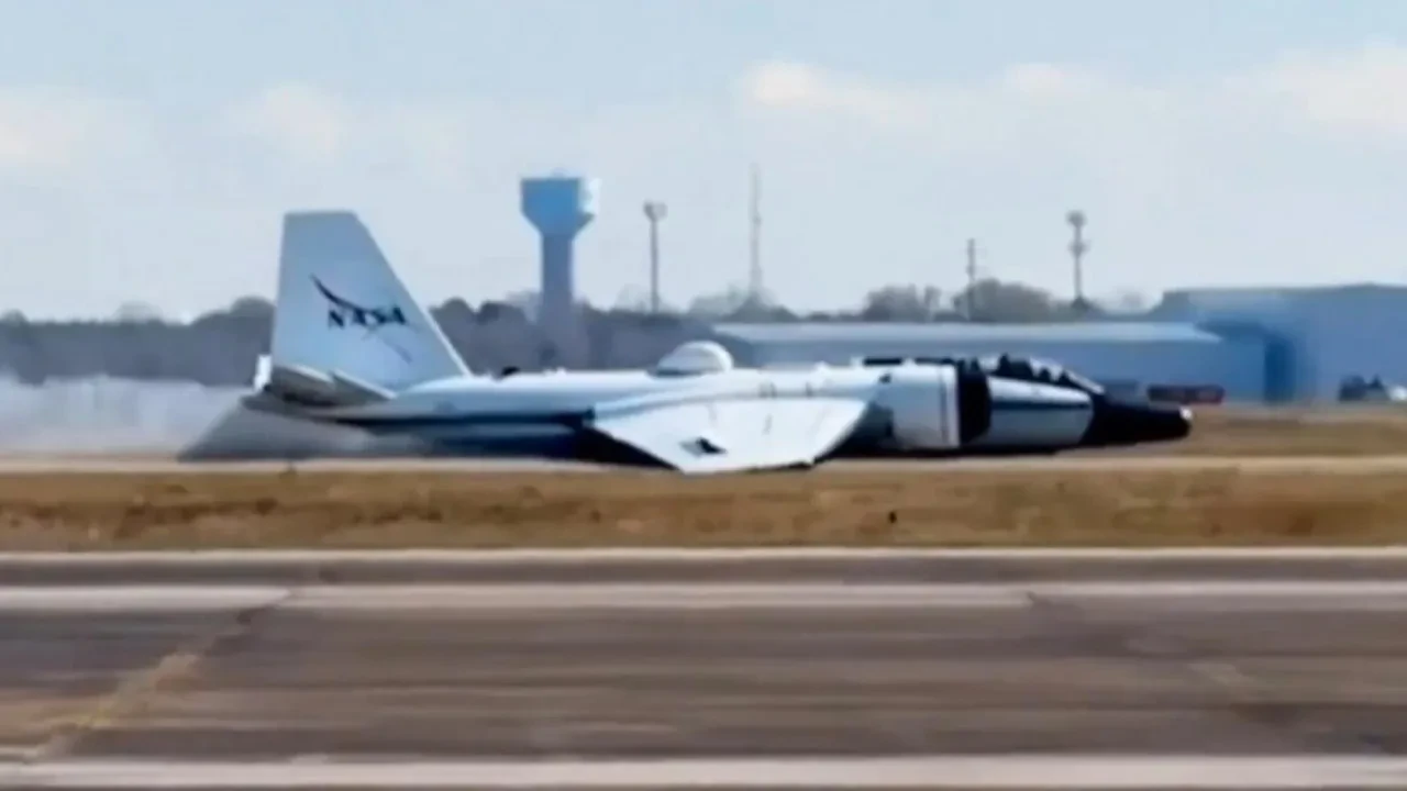 NASA'ya ait uçakta panik anları! Alevler çıktı