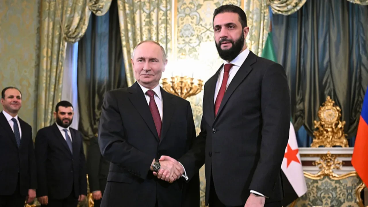 Rus lider Putin ile Suriye Cumhurbaşkanı Ahmed Şara bir araya geldi! Rusya'da kritik görüşme