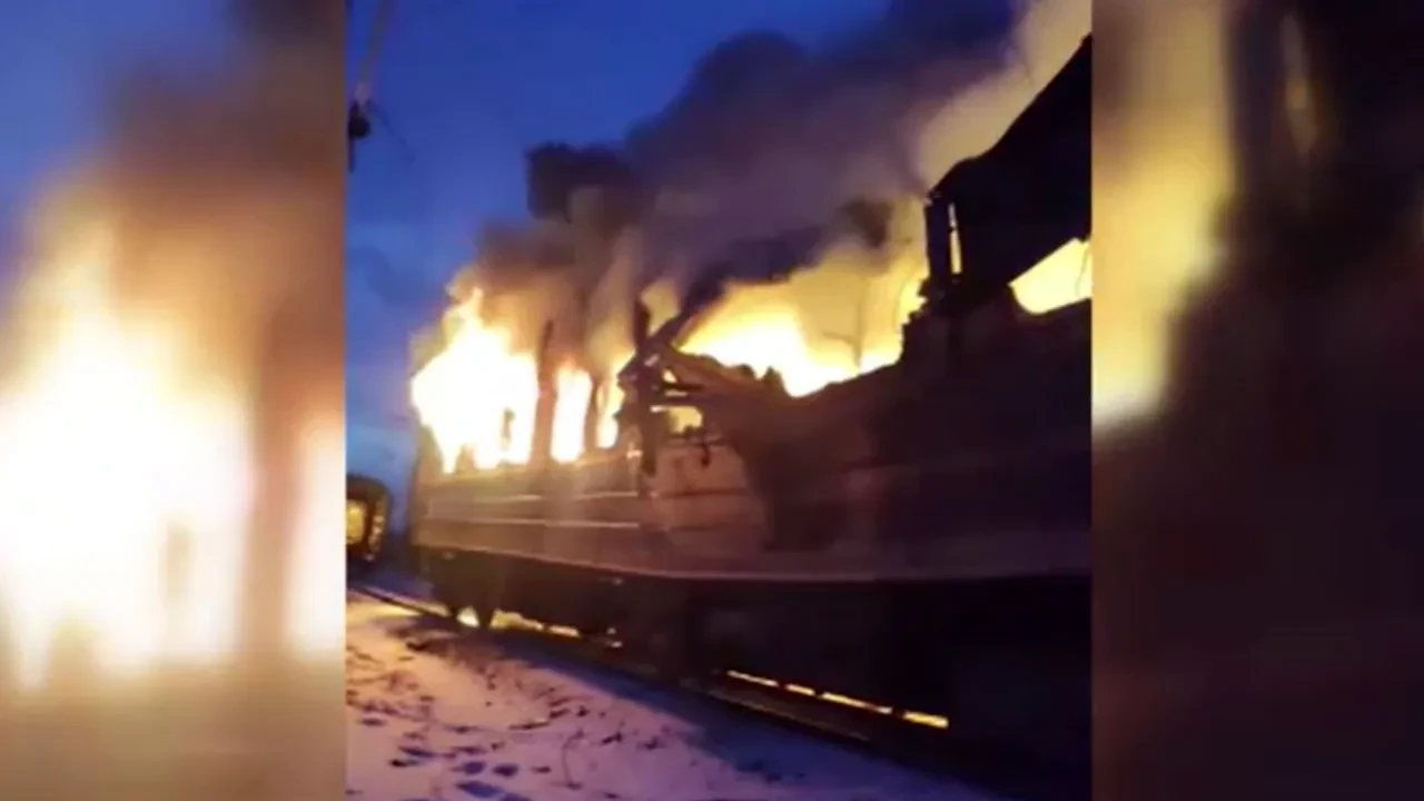 Rusya Ukrayna'da yolcu trenini vurdu: Ölüler var