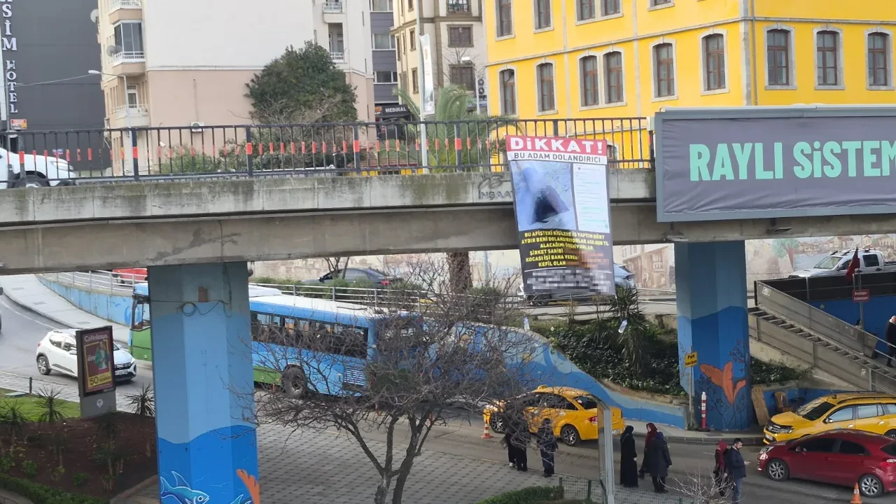 Trabzon'da garip afiş! Fotoğrafını, numarasını ve ismini ifşa etti 