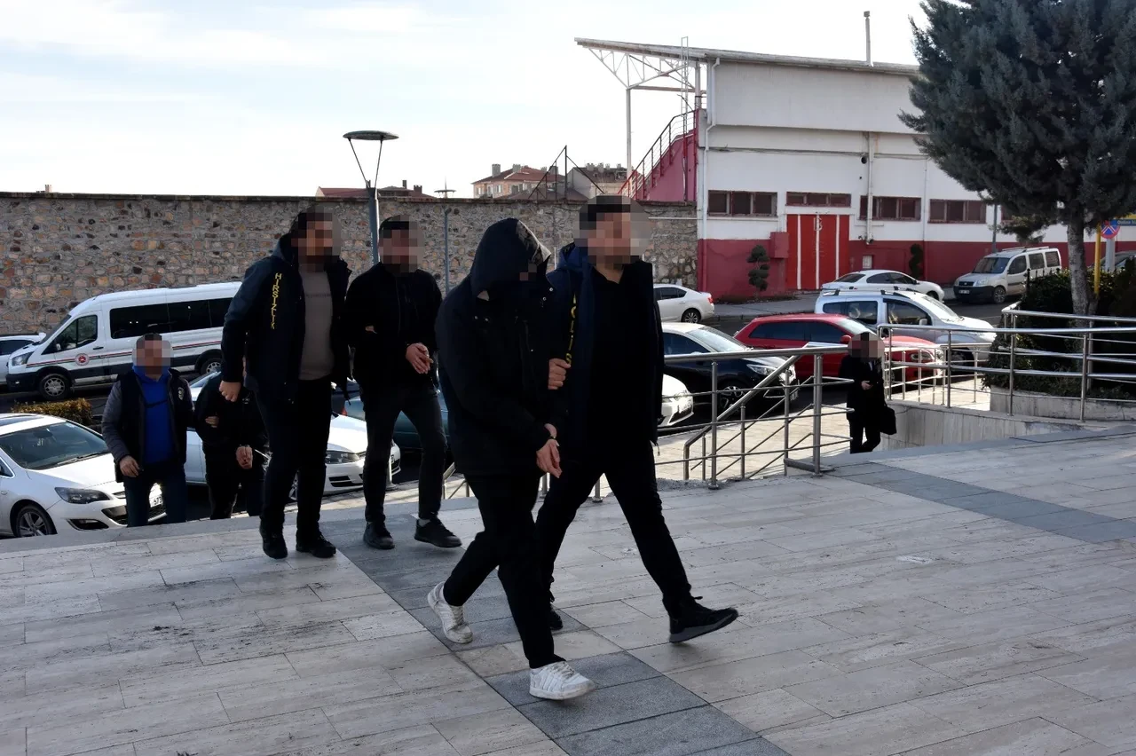 8 milyon TL'lik vurgun yapmışlar! Sahte polis ve savcılar gözaltında