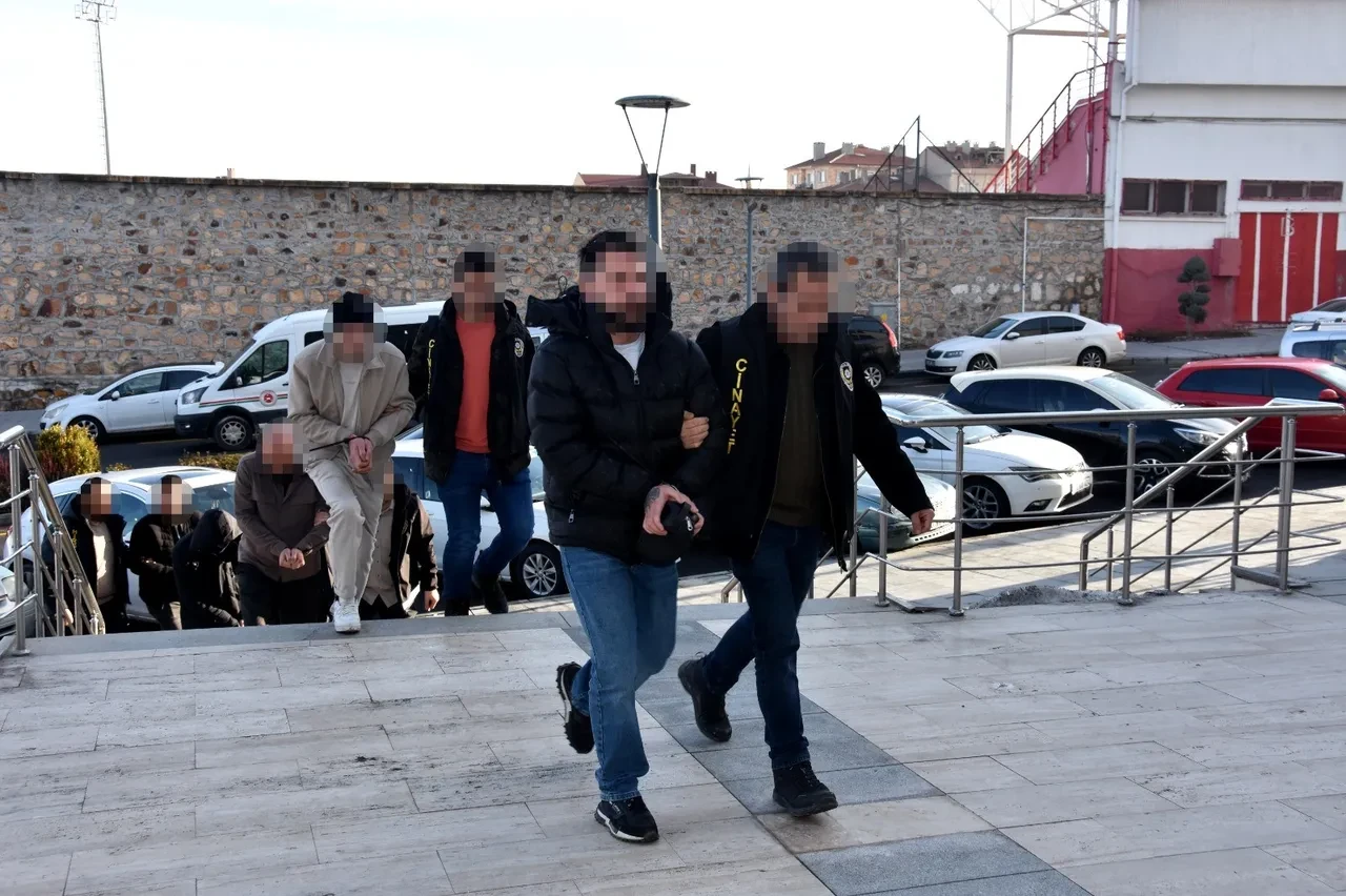 8 milyon TL'lik vurgun yapmışlar! Sahte polis ve savcılar gözaltında