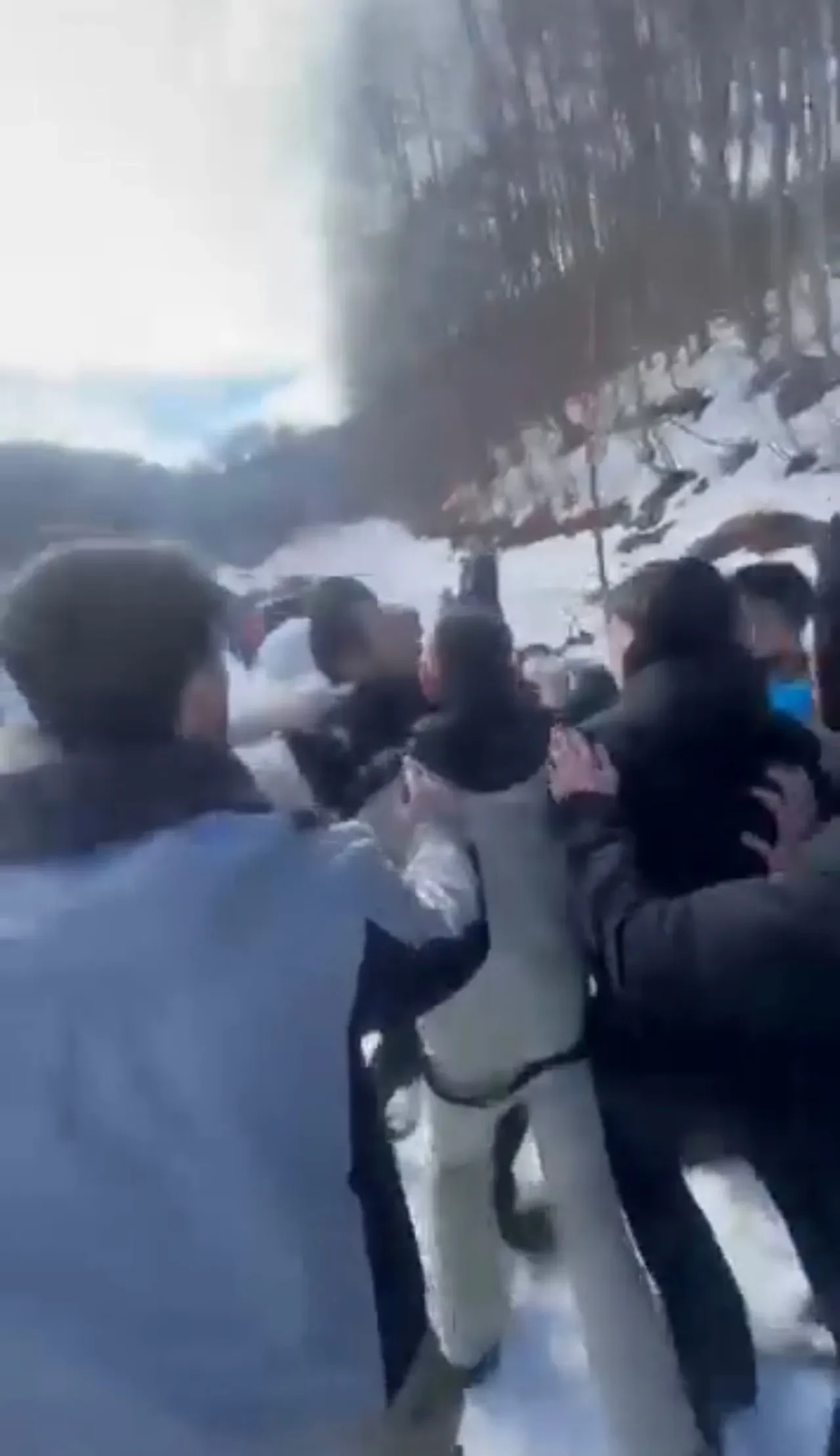 Babayı çocuklarının önünde darbettiler! Eğlenmek için gelmişlerdi, kabusu yaşadılar