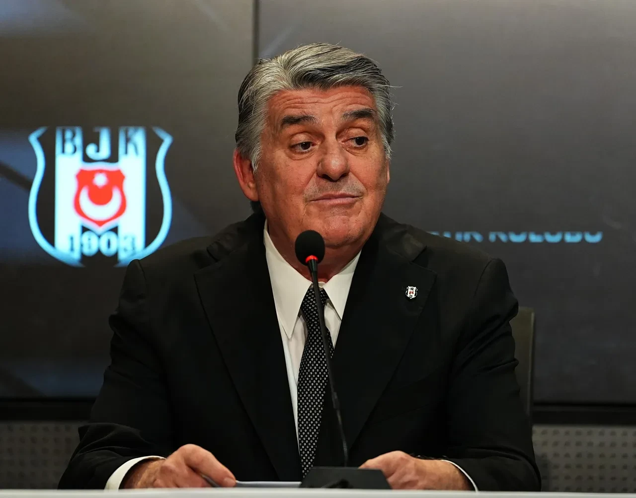 Beşiktaş, Kristjan Asllani'yi kadrosuna katıyor! Başkan Serdal Adalı transferi duyurdu