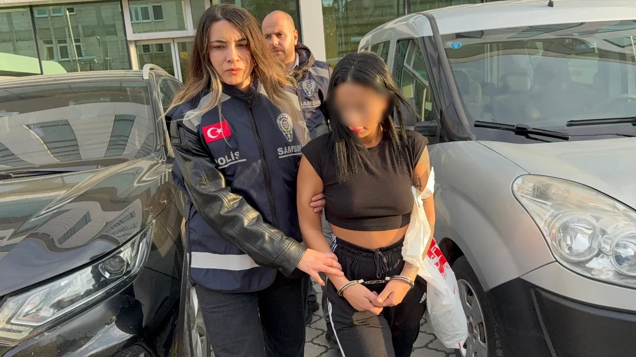 Çaldıkları telefonun parasıyla yaptıkları pes dedirtti! İki kadın yakayı çabuk ele verdi