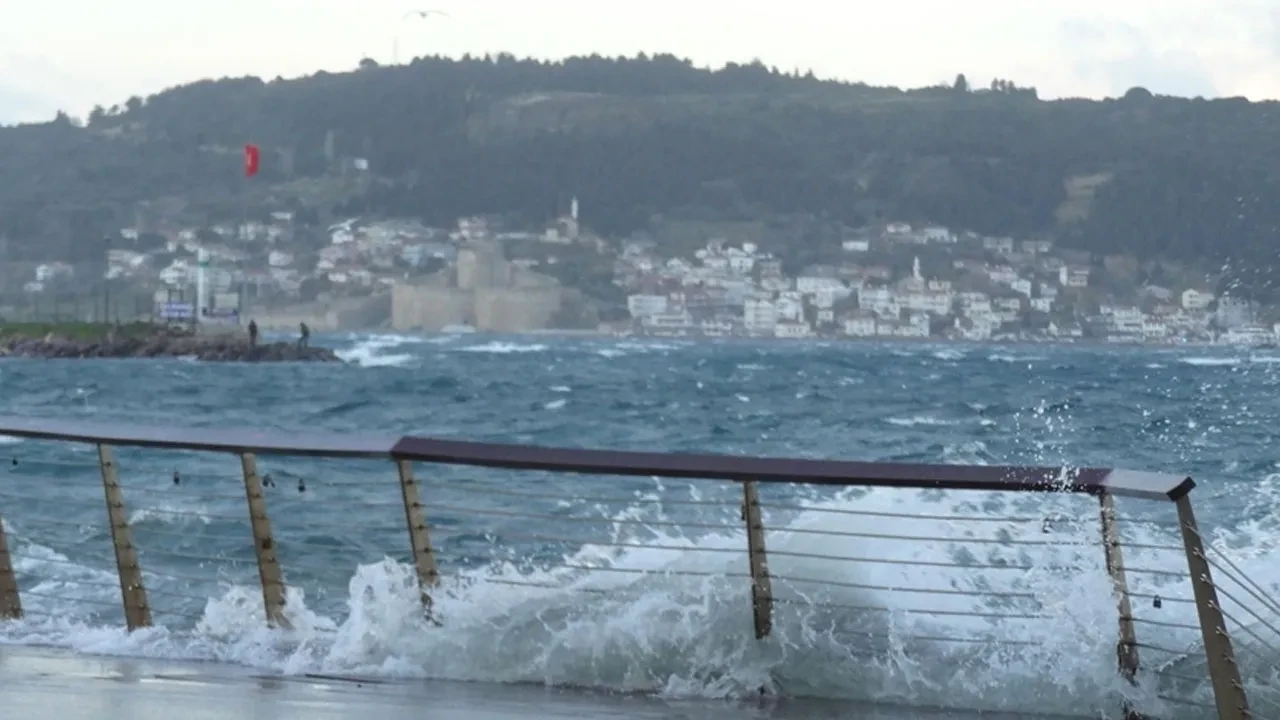 Çanakkale’de fırtına engeli! Motokuryelere çıkış yasağı