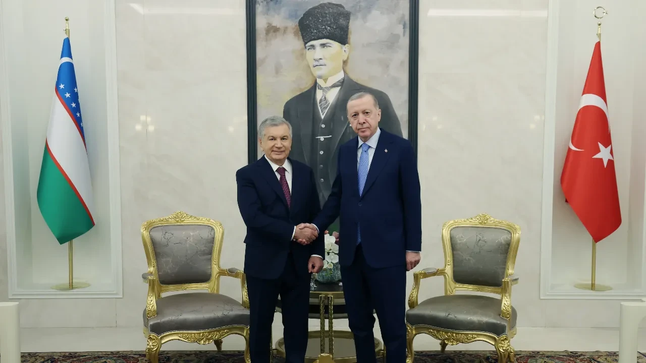 Cumhurbaşkanı Erdoğan, Özbekistan Cumhurbaşkanı Mirziyoyev’i törenle karşıladı