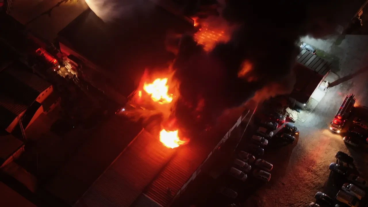 Düzce'de fabrika yangını! D-100 çift yönlü kapatıldı