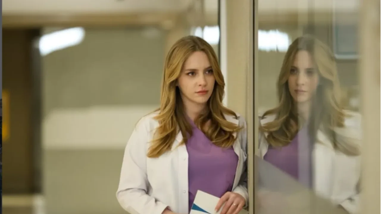 Hayal Köseoğlu açtığı pankart ile dikkatleri üzerine çekti 