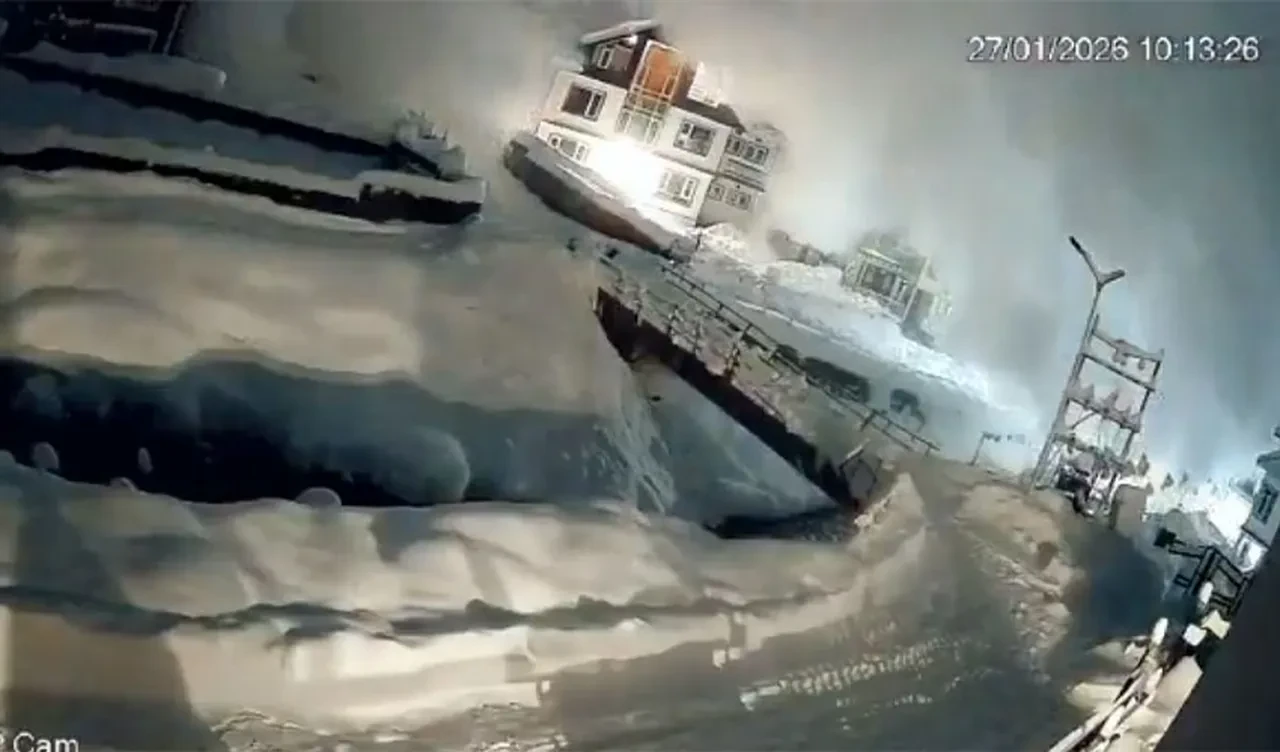 Hindistan'da çığ saniyeler içinde tüm kasabayı yuttu! O anlar güvenlik kamerasına yansıdı