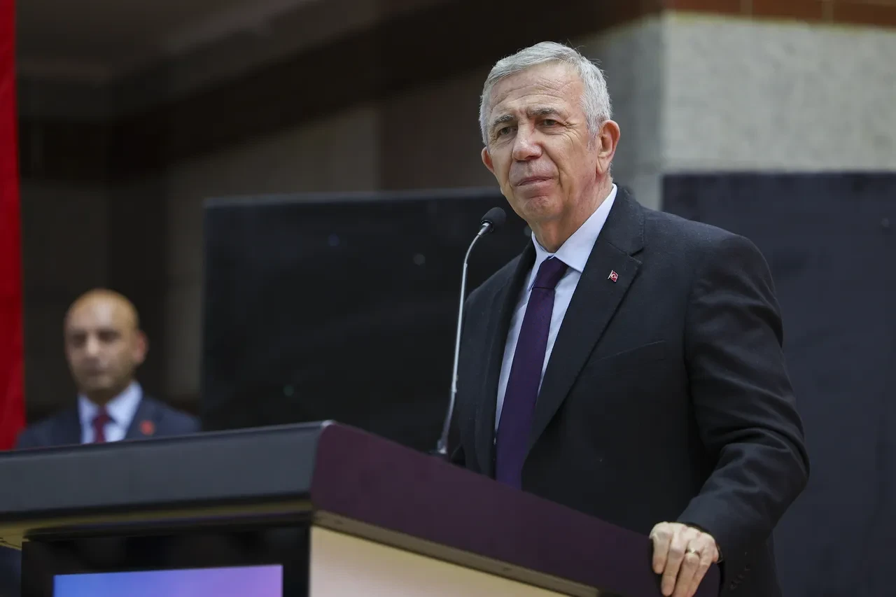 Mansur Yavaş'ın zor anları! Gençlerin cevabı karşısında dondu kaldı